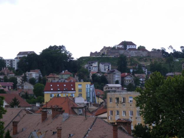 15 Noiembrie - zona Patria, apartament cu 4 camere, insorit si linistit. - Pret | Preturi 15 Noiembrie - zona Patria, apartament cu 4 camere, insorit si linistit.