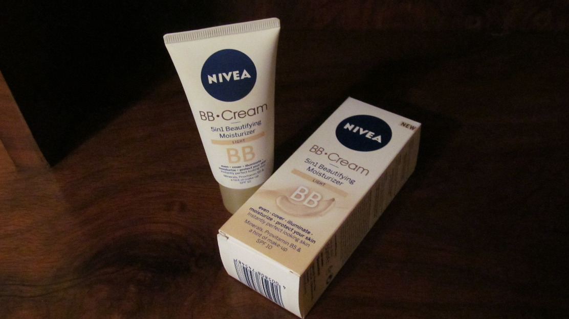 Vand Nivea BB Cream Light (deschis) 5in1 Beautifying Moisturizer 50ml - Pret | Preturi Vand Nivea BB Cream Light (deschis) 5in1 Beautifying Moisturizer 50ml